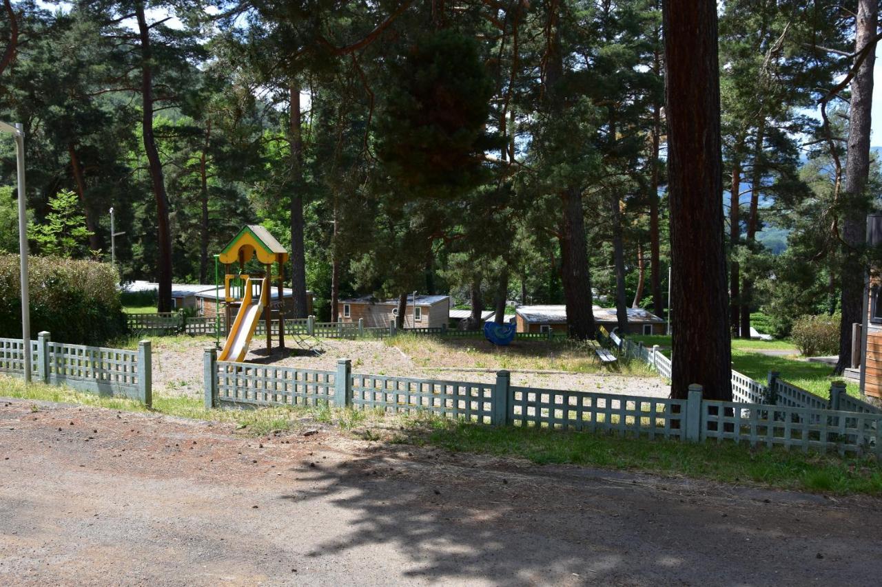 Camping Domaine Du Lac Chambon Murol Exteriér fotografie
