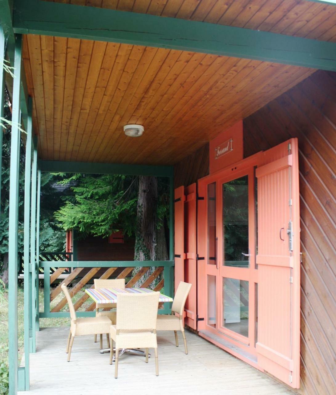 Camping Domaine Du Lac Chambon Murol Exteriér fotografie