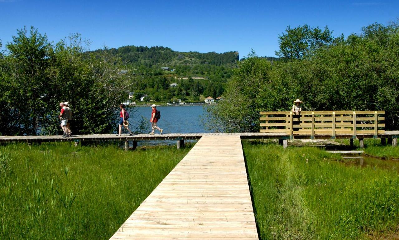 Camping Domaine Du Lac Chambon Murol Exteriér fotografie