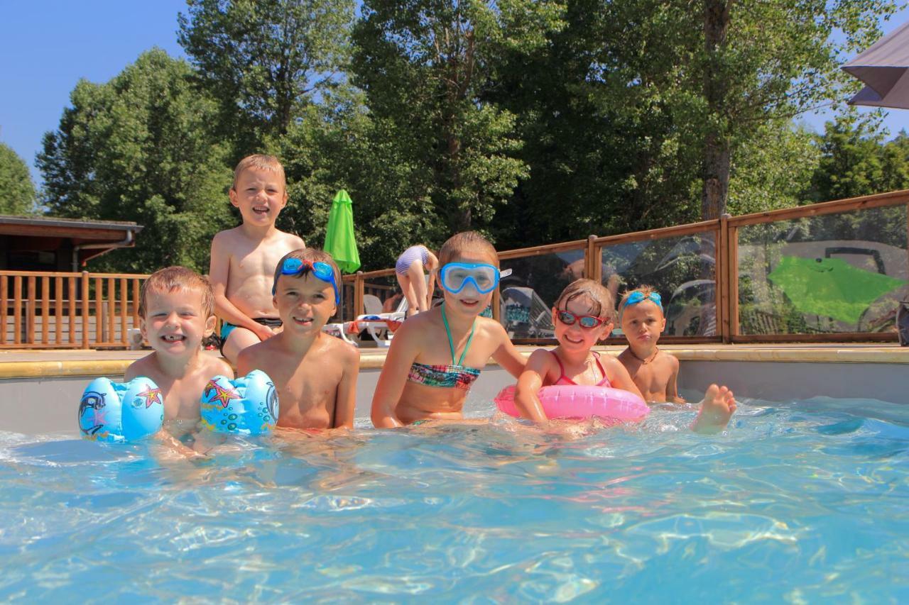 Camping Domaine Du Lac Chambon Murol Exteriér fotografie