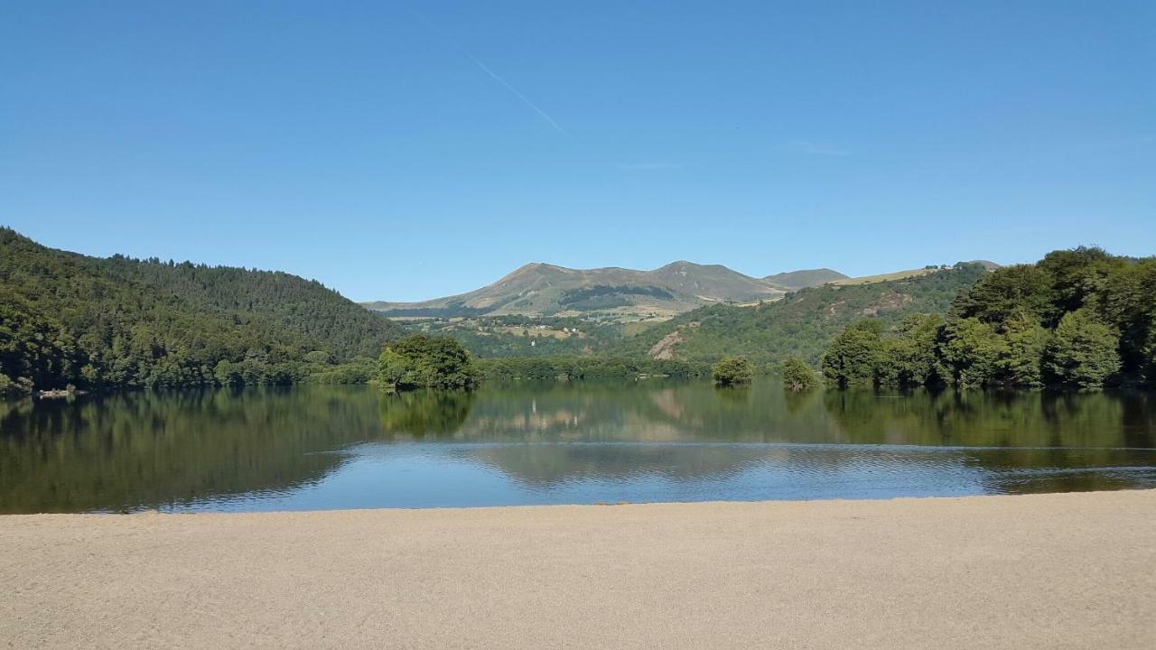 Camping Domaine Du Lac Chambon Murol Exteriér fotografie