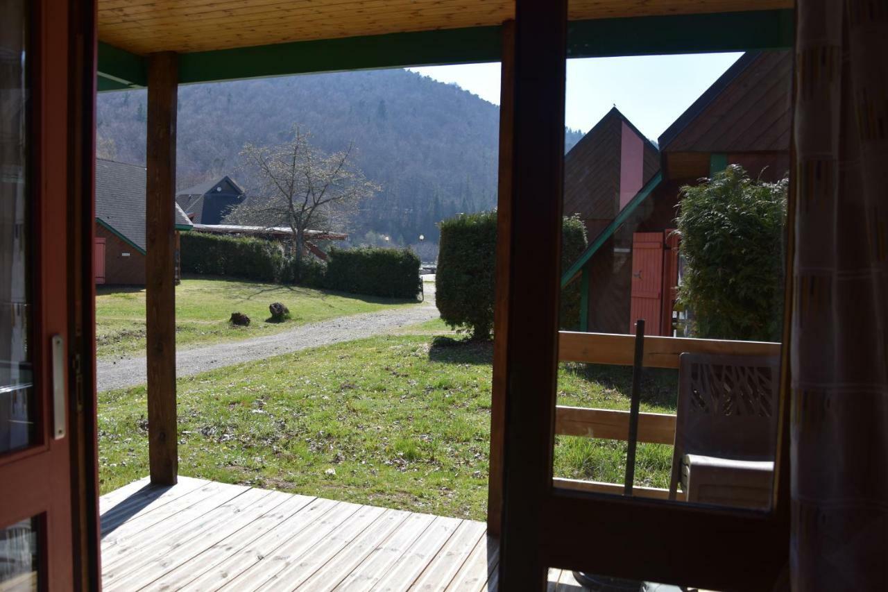 Camping Domaine Du Lac Chambon Murol Exteriér fotografie