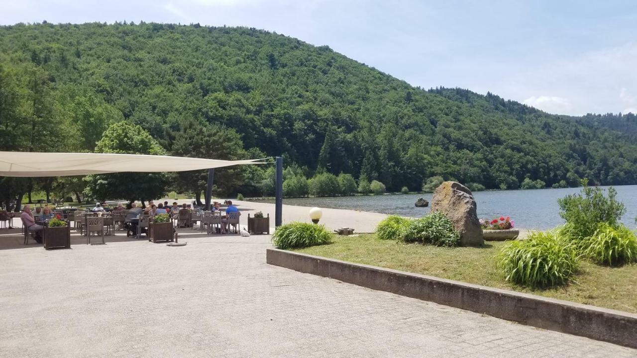 Camping Domaine Du Lac Chambon Murol Exteriér fotografie